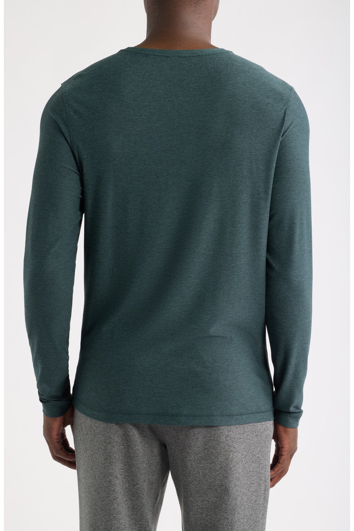Vuori Men's Long Sleeve Strato Tech tee