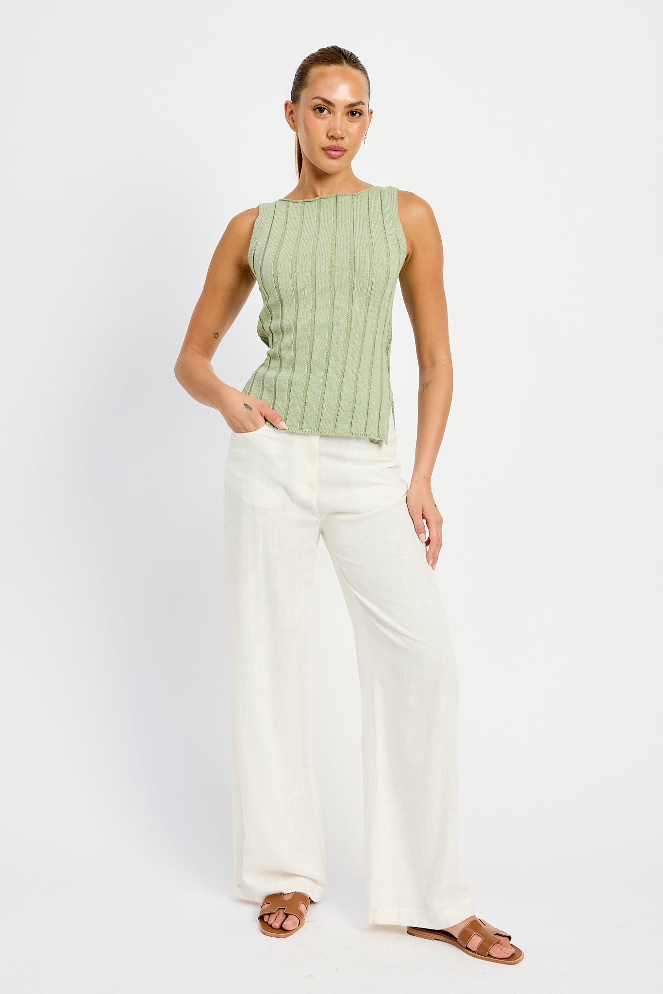 En Saison Reversible Wide Neck Waist Tie Sleeveless Rib Sweater