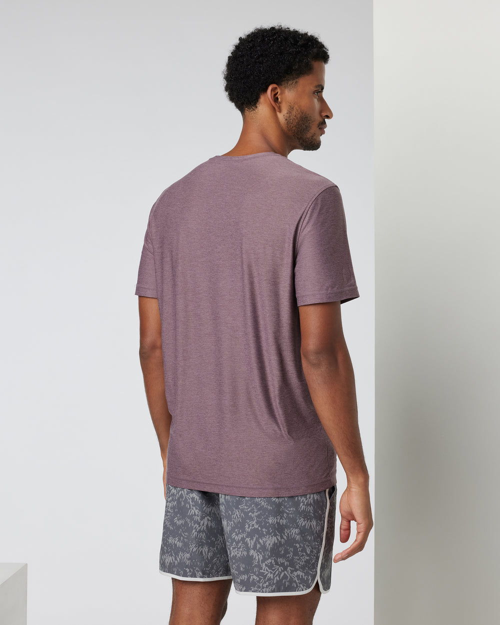 Vuori Men's Strato Tech Tee (Elderberry Heather)