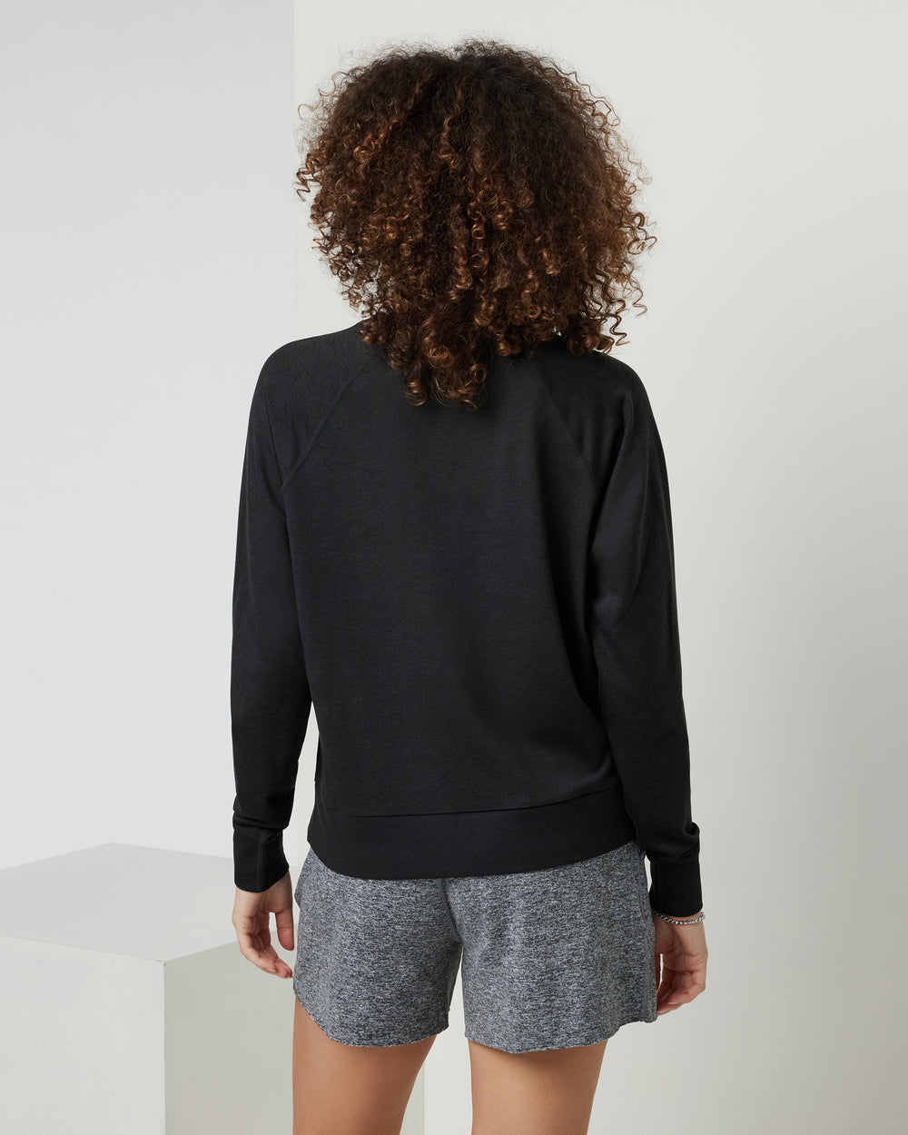 Vuori Women's Long Sleeve Halo Crew (Black)