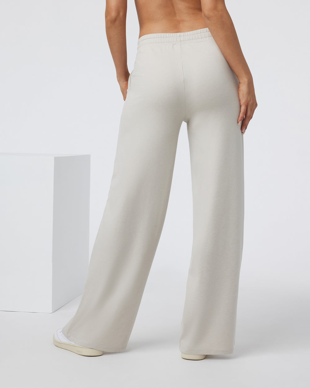 Vuori Women's Halo Essential Wideleg