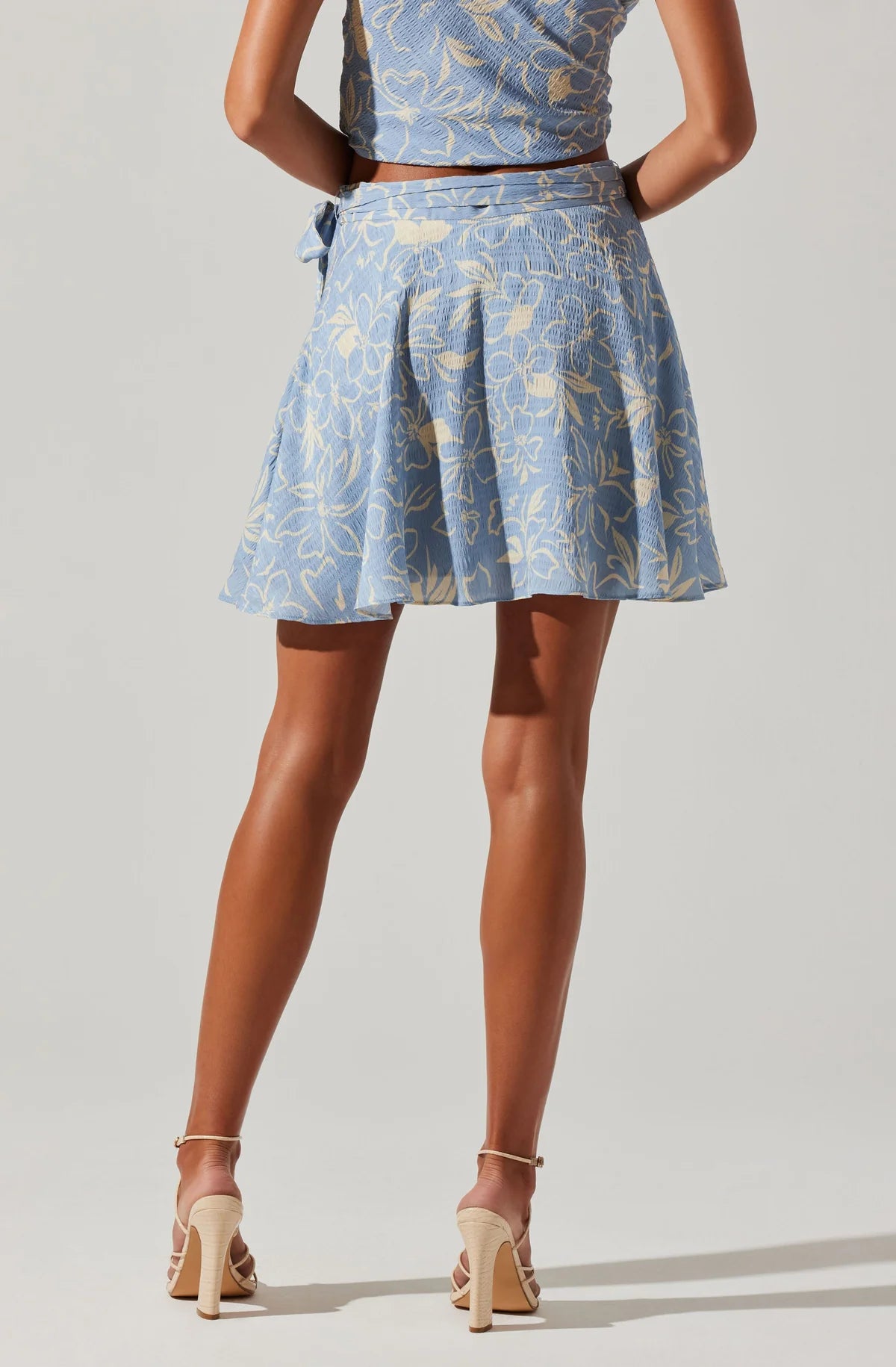 ASTR The Label Tazia Skirt (Blue White Floral)
