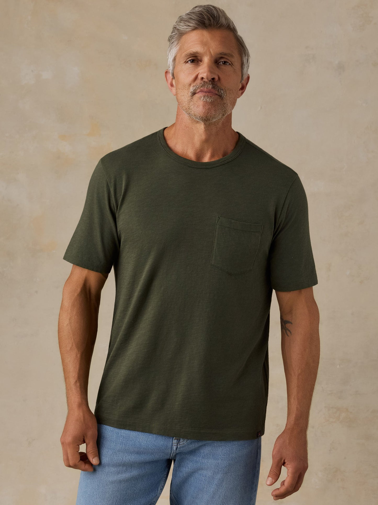 Faherty Men's Sunwashed Regenerative Pocket Tee