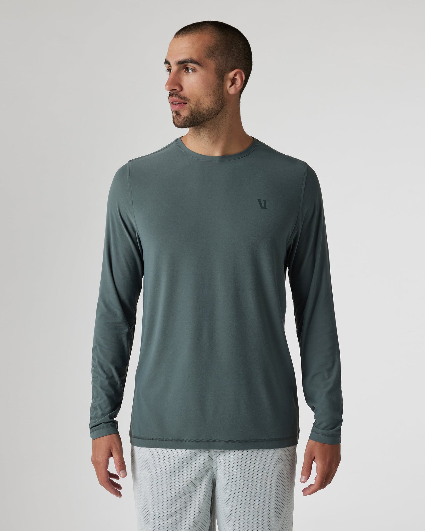 Vuori Men's Long Sleeve Strato Graphic Tee (Smoked Beryl)