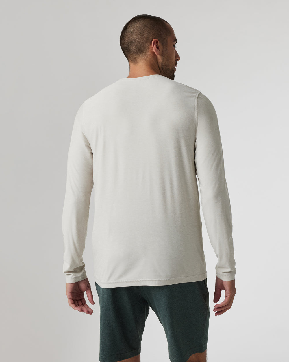 Vuori Men's Long Sleeve Strato Tech Tee (Salt)