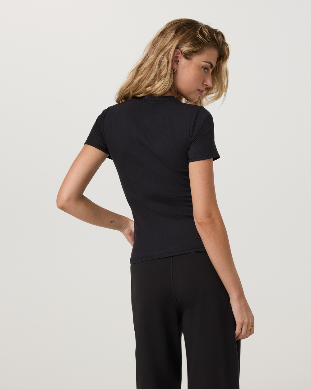 Vuori Women's Pose Fitted Tee - Long