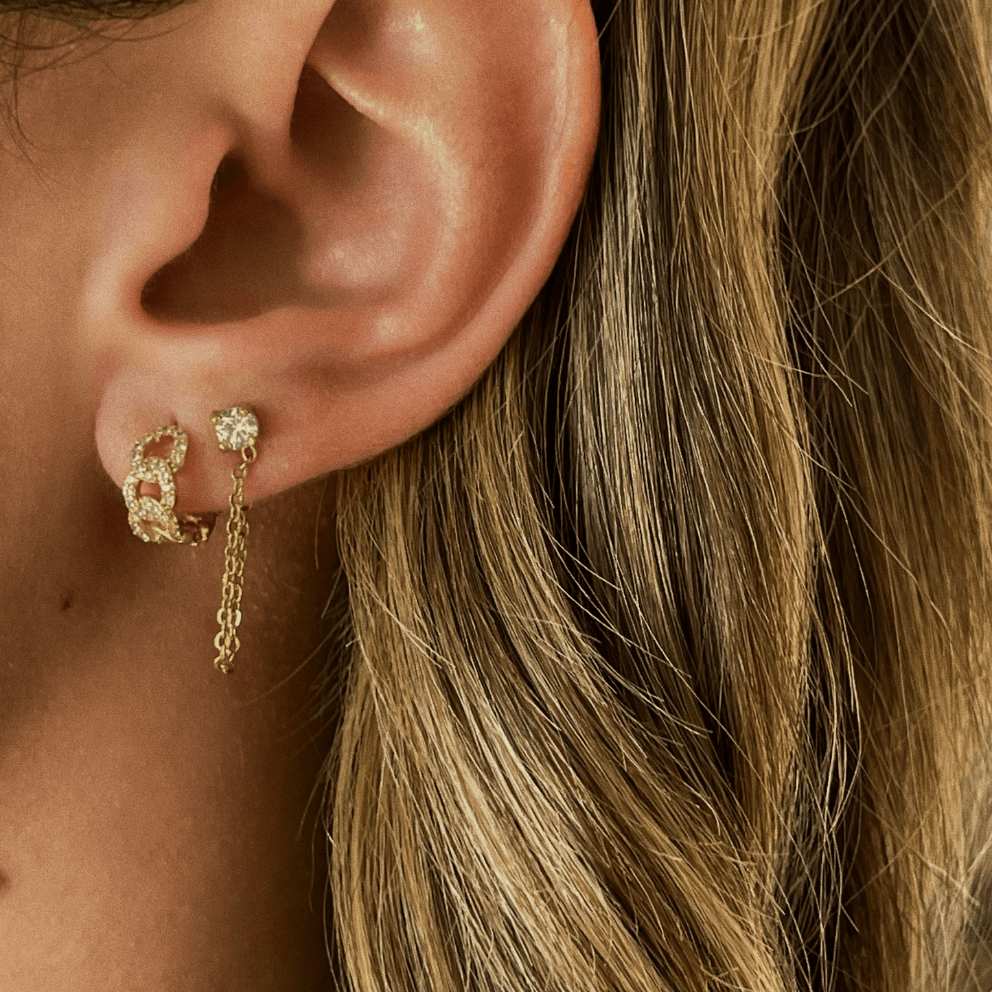 Ellie Vail - Anika Chain Huggie Hoop Earring